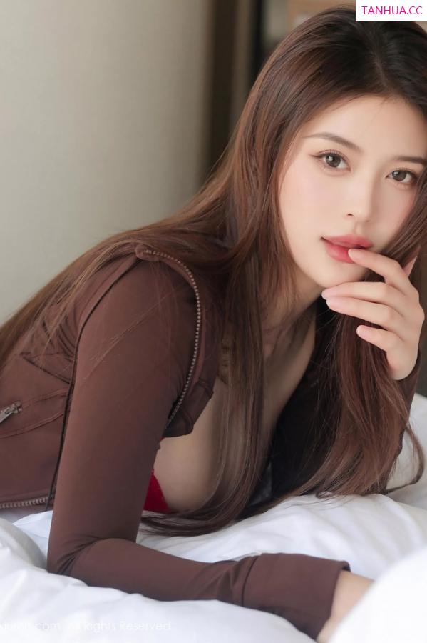   [XiuRen]高清写真图 2025.04.22 No.10180 灿宝 修长美腿第43张图片